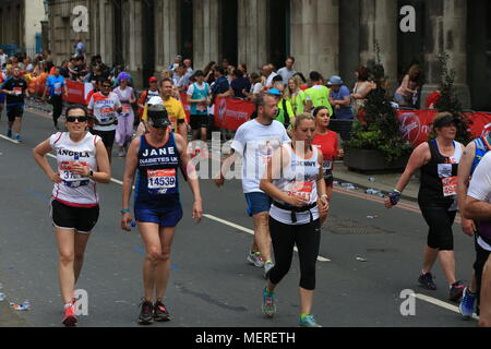 Des chiffres record sont attendues pour démarrer l'argent vierge 2018 Marathon de Londres dimanche 22 avril, après plus de 41 000 inscrits pour la course au cours des quatre jours. Banque D'Images