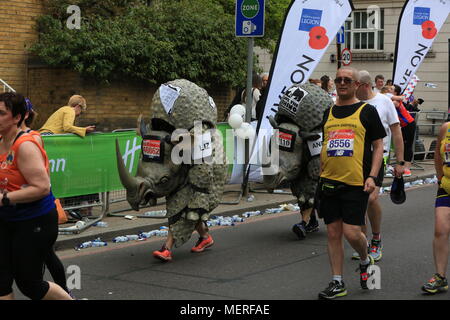 Des chiffres record sont attendues pour démarrer l'argent vierge 2018 Marathon de Londres dimanche 22 avril, après plus de 41 000 inscrits pour la course au cours des quatre jours. Banque D'Images