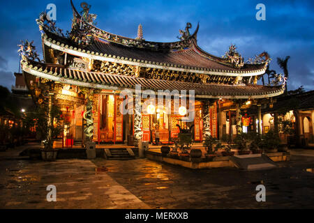 Soirée à couvert Temple Baoan Dalongdong aussi connu comme le Temple Baoan Taipei est une religion populaire taiwanais temple construit dans le quartier de Datong, Ta Banque D'Images