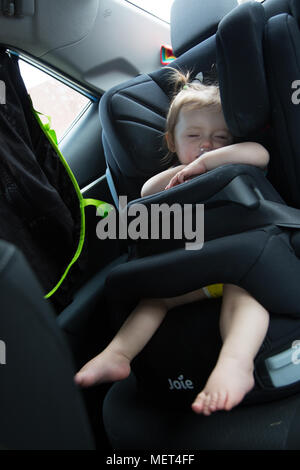 Baby sleeping in car seat Banque D'Images