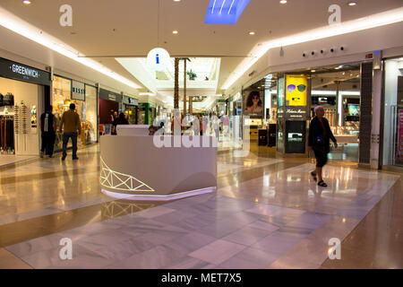 Centre commercial. Centre commercial Miramar Fuengirola ¨¨. Fuengirola, Malaga, Andalousie, espagne. Photo prise - 20 avril 2018. Banque D'Images