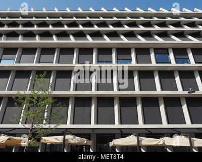 MILAN, ITALIE - CIRCA AVRIL 2018 : Fondazione Feltrinelli foundation conçu par les architectes Herzog et de Meuron Banque D'Images