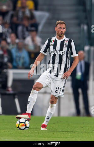 Benedikt Howedes de la Juventus, lors de la 'Serie' italien un match entre la Juventus 0-1 Napoli de Allianz Stadium le 22 avril 2018 à Turin, Italie. (Photo de Maurizio Borsari/AFLO) Banque D'Images