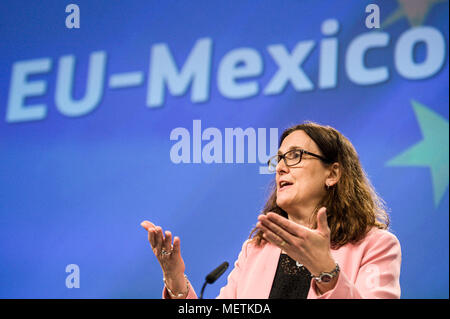 Bruxelles, Bxl, Belgique. Apr 23, 2018. MalmstrÃ¶m Cecilia, commissaire européen pour le commerce tient une conférence de presse sur l'accord commercial UE - Mexique au siège de la Commission européenne à Bruxelles, Belgique le 23.04.2018 par Wiktor Dabkowski Wiktor Dabkowski/crédit : ZUMA Wire/Alamy Live News Banque D'Images