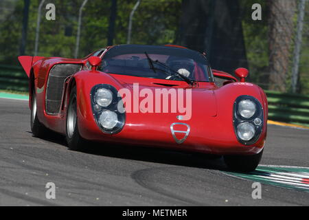 21 avril 2018 : Arturo Merzario dur Alfa Romeo Tipo 33/2 Daytona coupé lors du Festival 2018 Légende du moteur au circuit d'Imola en Italie. Banque D'Images