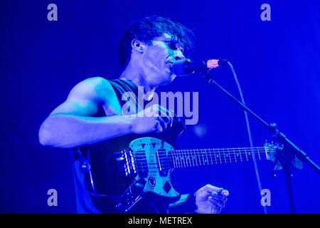 Milan Italie. 22 avril 2018. Le groupe de rock indépendant anglais dérive octobre il se produit sur scène à l'ouverture de Mediolanum Forum montrent des éditeurs. Credit : Rodolfo Sassano/Alamy Live News Banque D'Images