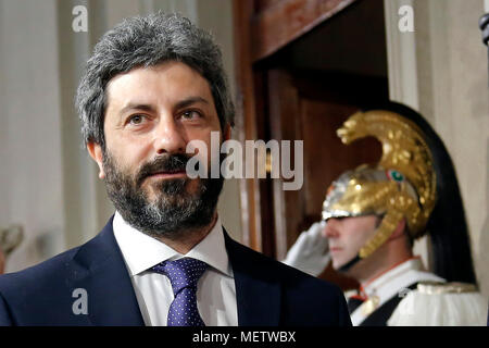 Roberto Fico Roma 23/04/2018. Il Presidente della Camera al Quirinale un colloquio con il Presidente della Repubblica che gli conferisce l'incarico par esplorativo verificare un accord tra M5S e PD per un eventuale Governo. Rome le 23 avril 2018. Quirinal. Le Président de la Chambre des députés, désignés par le président de la République pour trouver un accord entre les parties d'établir un nouveau gouvernement. Foto Samantha Insidefoto Zucchi Banque D'Images