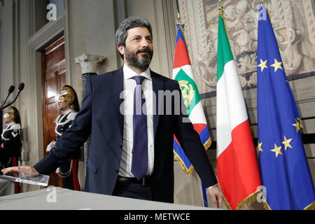 Roberto Fico Roma 23/04/2018. Il Presidente della Camera al Quirinale un colloquio con il Presidente della Repubblica che gli conferisce l'incarico par esplorativo verificare un accord tra M5S e PD per un eventuale Governo. Rome le 23 avril 2018. Quirinal. Le Président de la Chambre des députés, désignés par le président de la République pour trouver un accord entre les parties d'établir un nouveau gouvernement. Foto Samantha Insidefoto Zucchi Banque D'Images