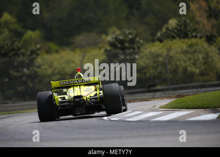 Birmingham, Alabama, USA. Apr 23, 2018. SIMON PAGENAUD (22) de la France pour les batailles à travers la position tourne pendant le Grand Prix Honda de l'Alabama à Barber Motorsports Park à Birmingham, Alabama. Crédit : Justin R. Noe Asp Inc/ASP/ZUMA/Alamy Fil Live News Banque D'Images