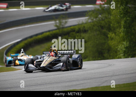 Birmingham, Alabama, USA. Apr 23, 2018. JAMES HINCHCLIFFE (5) du Canada pour les batailles à travers la position tourne pendant le Grand Prix Honda de l'Alabama à Barber Motorsports Park à Birmingham, Alabama. Crédit : Justin R. Noe Asp Inc/ASP/ZUMA/Alamy Fil Live News Banque D'Images