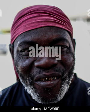 Kino, au Mexique. Apr 23, 2018. Donald Trump, président des États-Unis, se poursuit avec son plan lundi pour stopper l'immigration en provenance du Mexique, compte tenu de cette position, la Caravane du migrant a protesté avec une marche aujourd'hui sur le boulevard Kino, dans le nord du Mexique .. Cette demi-journée de la Caravane a terminé deux jours après leur arrivée à Hermosillo, où ils ont reçu de l'aide de la Croix-Rouge, de la société civile et d'autres organisations autour de 600 migrants venus de différents pays d'Amérique centrale par la Croix-Rouge et la société civile. Credit : NortePhoto.com/Alamy Live News Banque D'Images