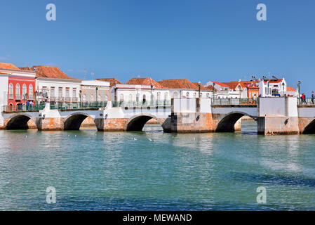 Vue sur pont médiéval et la ville historique Banque D'Images