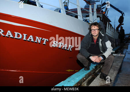 Hugh Fearnley Whittingstall sur le radiant Star bateau de pêche en Shetland Scalloway Banque D'Images