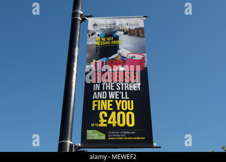 London hounslow avertissement de l'affiche d'une amende de 400 £ pour déverser les ordures dans la rue Banque D'Images