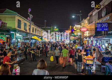 La vie nocturne à Khaosan Road dans le centre de Bangkok Banque D'Images