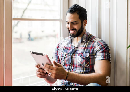 Man with Tablet PC Banque D'Images