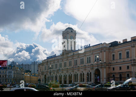 La Russie, Saint-pétersbourg - le 18 août 2017 : place de la ville. Vue de la place Vosstaniya et de la construction de la gare de Moscou Banque D'Images