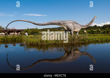 Sculpture de dinosaure Diplodocus Sauropoda ( , ) à vivre la taille. Banque D'Images