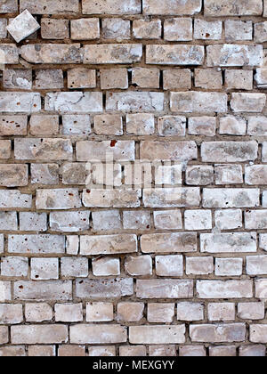 Vieux, usé, la texture du mur de brique gris vertical shot d'arrière-plan Banque D'Images