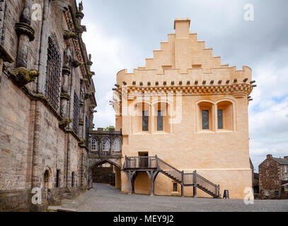 STIRLING, UK - Aug 11, 2012 : le château de Stirling avec cour intérieure du Palais Royal de la renaissance et restauré Grand Hall (salle du Parlement) Banque D'Images