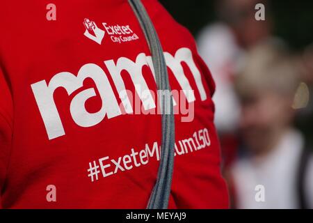 Le personnel du RAMM Marshall's Événement Cavalier. Carnaval des Animaux anniversaire. Rougemont Gardens, Exeter, Devon, UK. Avril, 2018. Banque D'Images