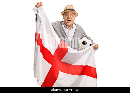 Personnes âgées excité soccer fan tenant un drapeau anglais isolé sur fond blanc Banque D'Images