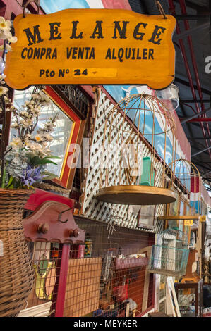 Détail à l'intérieur de la 'brocante' (Mercado de las Pulgas) à Buenos Aires, Argentine. Banque D'Images