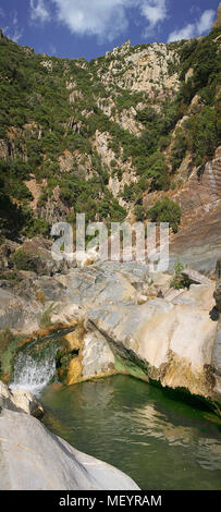 Gorges du Terminet, Corbières, Aude, Occitanie, France : panorama cousus verticale Banque D'Images