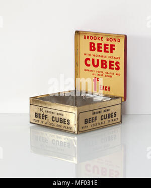 Un Vintage Tin de Brooke Bond Cubes de boeuf Banque D'Images