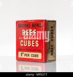 Un Vintage Tin de Brooke Bond Cubes de boeuf Banque D'Images