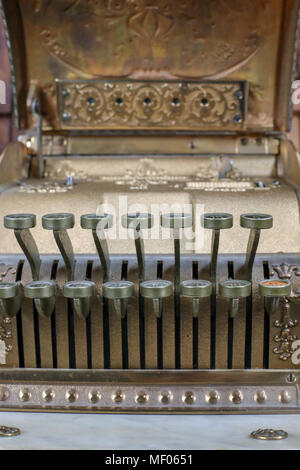 Images de meubles anciens 313 National cash register, fabriquée en 1912. Banque D'Images