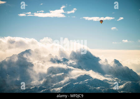 L'Autriche, Salzkammergut, montgolfière sur massif du Dachstein Banque D'Images