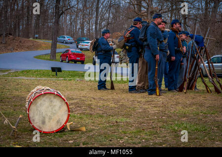 MOORPARK, CA, USA- le 18 avril 2018 : Les gens qui portent l'uniforme militaire pendant la guerre civile en reconstitution représentation Moorpark, la pratique de la manifestation est la plus grande bataille reenactment Banque D'Images