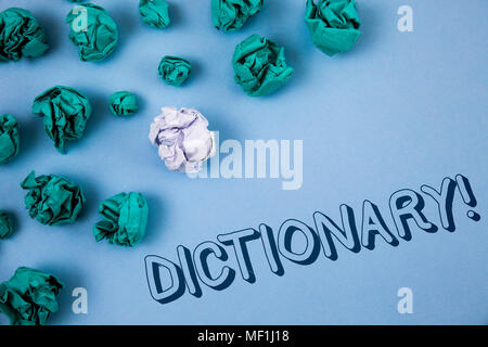 Texte de l'écriture l'écriture de motivation Dictionnaire Appel. L'apprentissage d'une autre signification Concept vocabs et synonymes de livre écrit en langage clair fond bleu Cr Banque D'Images