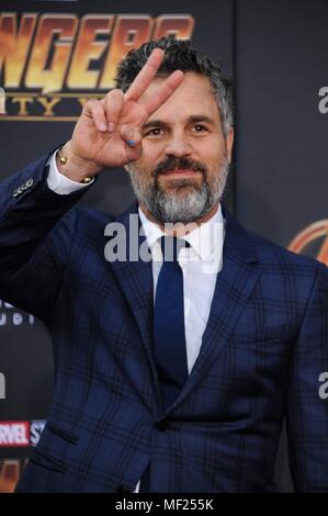 Los Angeles, CA, USA. Apr 23, 2018. Mark Ruffalo aux arrivées d'AVENGERS : Premiere guerre infini, Hollywood, Los Angeles, CA, 23 avril 2018. Credit : Elizabeth Goodenough/Everett Collection/Alamy Live News Banque D'Images