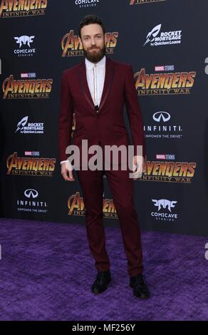 Los Angeles, CA, USA. Apr 23, 2018. Ross Marquand aux arrivées d'AVENGERS : INFINITY WAR Premiere, Hollywood, Los Angeles, CA, 23 avril 2018. Credit : Elizabeth Goodenough/Everett Collection/Alamy Live News Banque D'Images