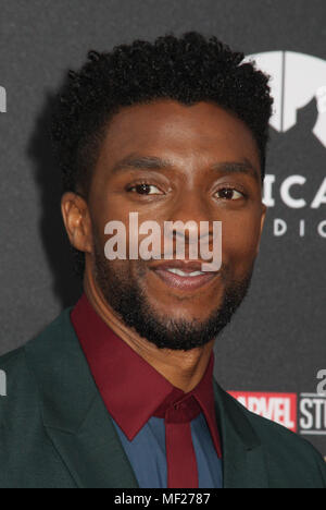 Los Angeles, USA. Apr 23, 2018. Chadwick Boseman 23/04/2018 La première mondiale de "Avengers : l'infini la guerre" s'est tenue à Hollywood, CA Photo par Izumi Hasegawa / HollywoodNewsWire.co Crédit : Hollywood News Wire Inc./Alamy Live News Banque D'Images