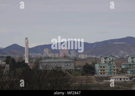 Paju, Seoul, Corée du Sud. Apr 24, 2018. 24 avril 2018-Paju, La Corée du Sud-Vue de Corée du Nord Ki Jung Dong village de DMZ, la Corée du Sud. Sommet inter-coréen qui s'est tenue le 26 avril 2018, deux jours de l'événement de programmation. Credit : Ryu Seung-Il/ZUMA/Alamy Fil Live News Banque D'Images