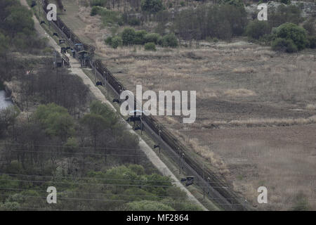 Paju, Seoul, Corée du Sud. Apr 24, 2018. 24 avril 2018-Paju, La Corée du Sud-vue de ligne de défense militaire sud-coréen en DMZ, la Corée du Sud. Sommet inter-coréen qui s'est tenue le 26 avril 2018, deux jours de l'événement de programmation. Credit : Ryu Seung-Il/ZUMA/Alamy Fil Live News Banque D'Images