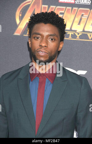 Los Angeles, Californie, USA. Apr 23, 2018. 23 avril 2018 - Los Angeles, California USA - Acteur CHADWICK BOSEMAN lors de la première mondiale de ''Les Studios Marvel Avengers Infinity War'' tenue à l'El Capitan Theatre, Hollywood, Los Angeles. Crédit : Paul Fenton/ZUMA/Alamy Fil Live News Banque D'Images