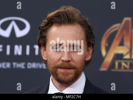 Hollywood, CA. Apr 23, 2018. Tom Hiddleston, lors de la première mondiale d'Avengers : Infinity War au El Capitan Theatre de Los Angeles, Californie le 23 avril 2018. Credit : Faye Sadou/media/Alamy Punch Live News Banque D'Images