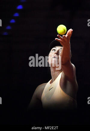 24 avril 2018, Allemagne, Stuttgart : Tennis : WTA-Tour - Stuttgart, des célibataires, des femmes : Maria Scharapowa de Russie en action contre Garcia de la France. Photo : Marijan Murat/dpa Banque D'Images