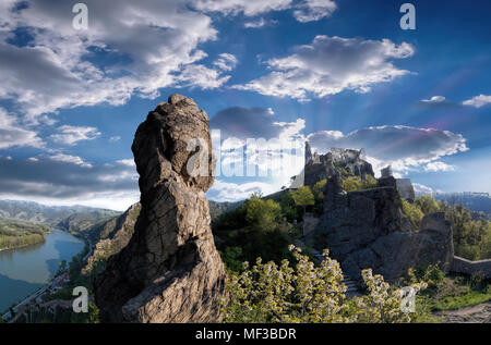 Dürnstein château pendant le printemps à Wachau, Autriche Banque D'Images