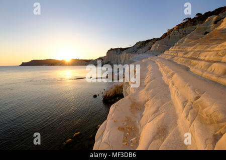 Sonnenuntergang an der Felsküste la Scala dei Turchi, Mergelfels Kalkfels,, Realmonte, Provincia di Agrigento, Provinz 10137 Turin, sicilia, Italie Banque D'Images