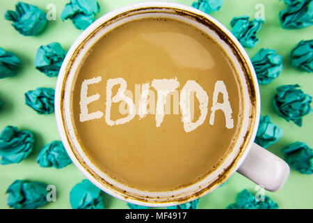 L'écriture de texte Word du BAIIA. Concept d'affaires pour le bénéfice avant impôt est mesurée pour évaluer la performance de l'entreprise écrit en blanc tasse de thé au sein de froisser Banque D'Images