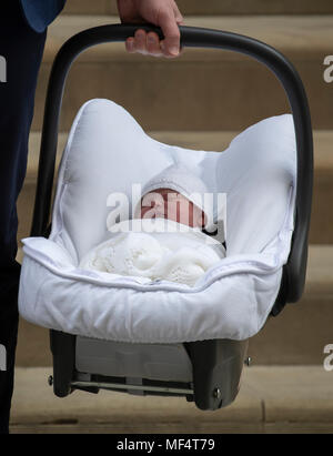 23 avril 2018 Londres Royaume-Uni Le Prince William et Catherine, duchesse de Cambridge de neuf, le fils de quitter l'Hôpital St Mary's Linda aile. Banque D'Images