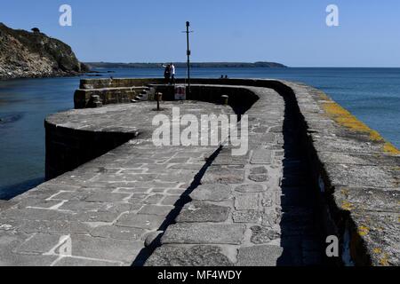 Port de Charlestown seawall à Cornwall Banque D'Images