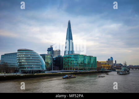 Londres, Angleterre - le plus haut gratte-ciel de Londres avec les immeubles de bureaux sur un jour nuageux Banque D'Images