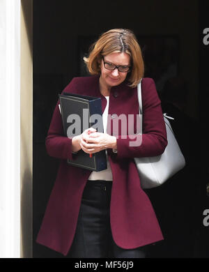 Secrétaire d'accueil laisse Ambre Rudd 10 Downing Street, Londres, après avoir assisté à une réunion du cabinet. Banque D'Images