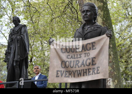 Maire de Londres Sadiq Khan à l'occasion du dévoilement de la statue de suffragette Millicent Fawcett, leader dans la place du Parlement, Londres. Banque D'Images